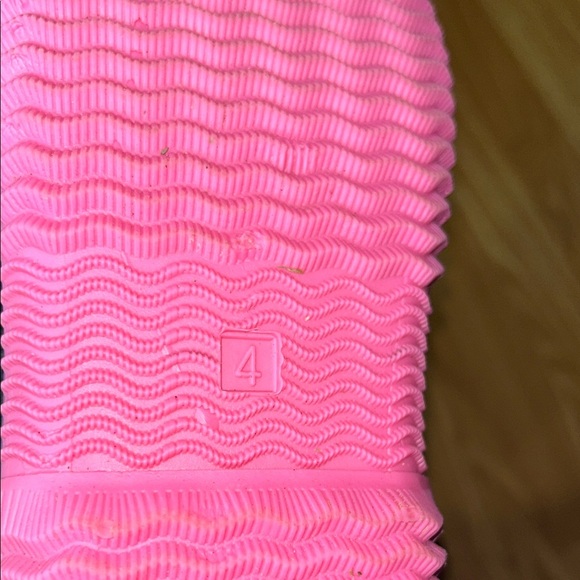 Joe Fresh Vibrant Pink Interior - Picture 4 of 8